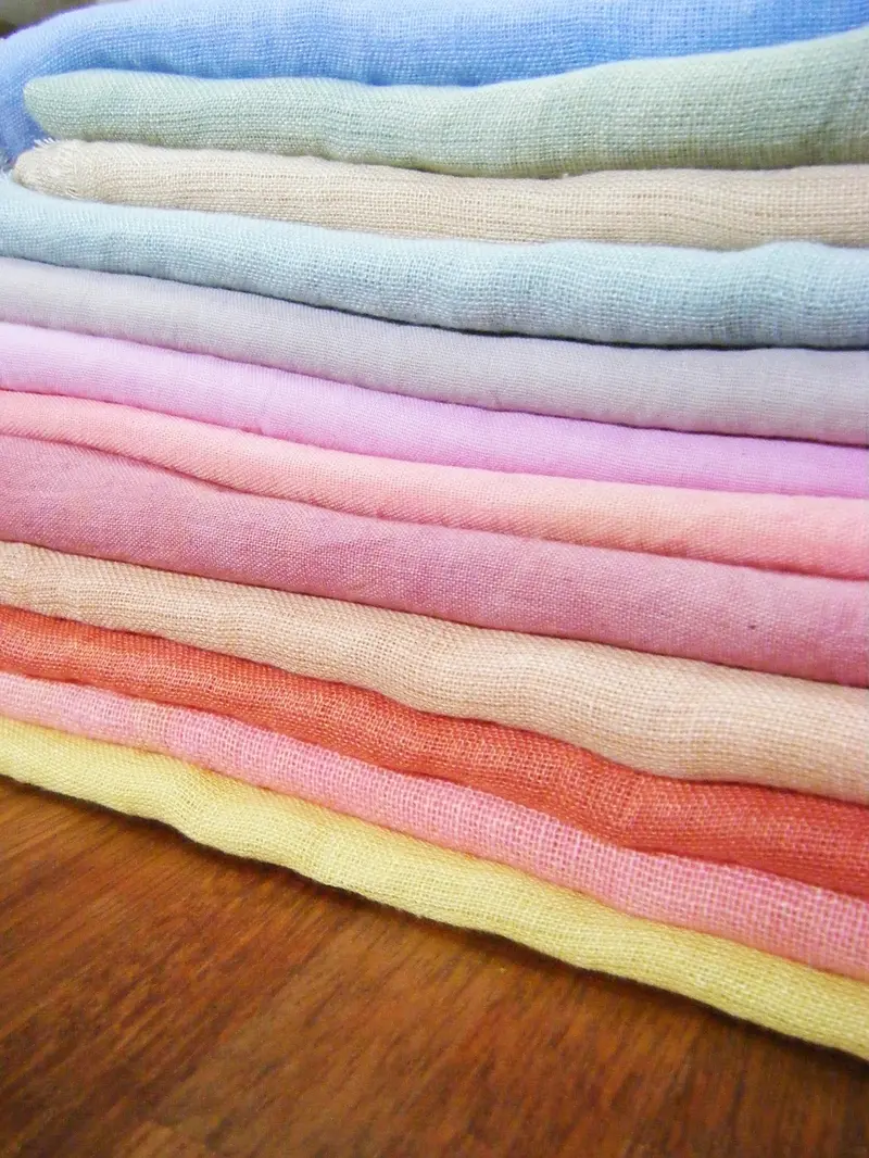 how to make vetiver linen spray for a luxurious bedroom