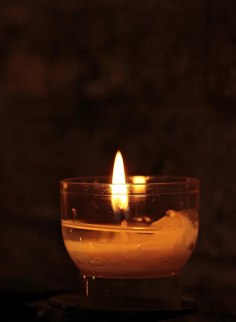 how to use vetiver oil in candle making for a smoky earthy